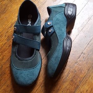 Green easy slip on dance shoes 8